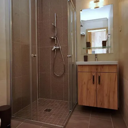 Almasy Apartmanhaz Gyula