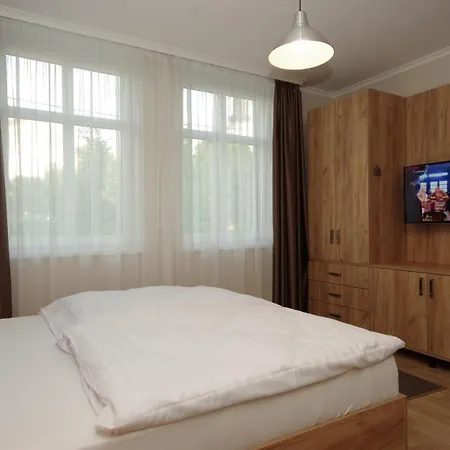 شقة Almasy Apartmanhaz غيولا