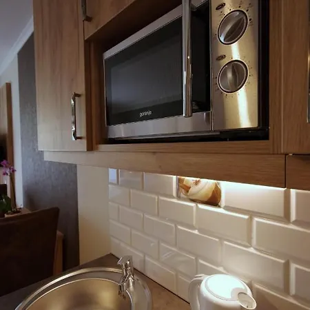 Almasy Apartmanhaz * غيولا