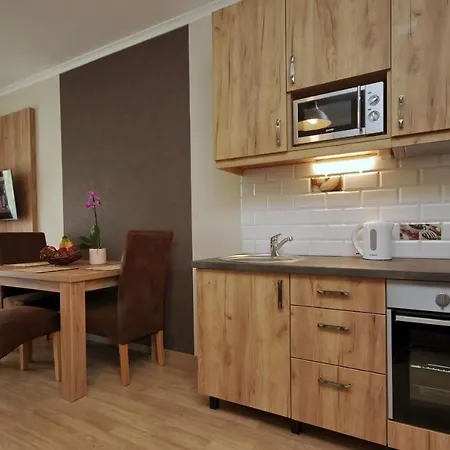 Almasy Apartmanhaz شقة غيولا