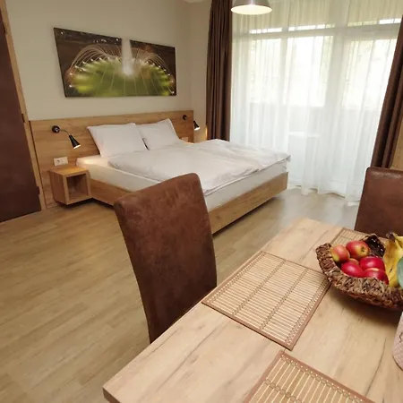 شقة Almasy Apartmanhaz *