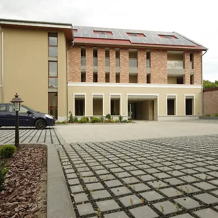 Almasy Apartmanhaz *