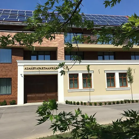 شقة Almasy Apartmanhaz *