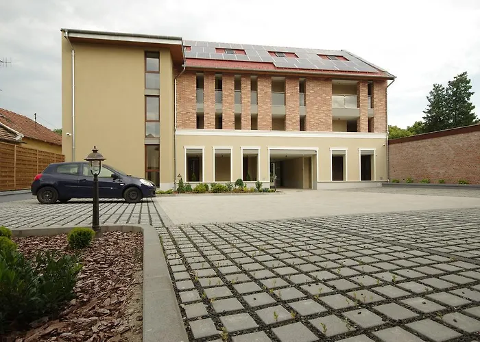 Almasy Apartmanhaz *